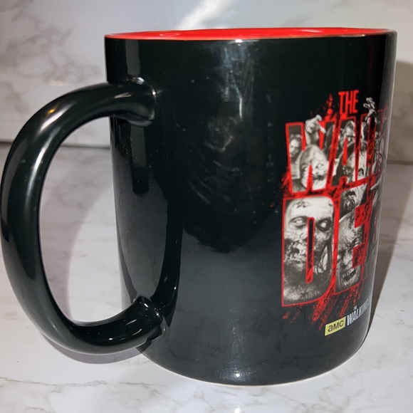 🧟‍♂️Walking Dead Zombie Mug How’bout a Cuppa Joe 🧟‍♀️🧟‍♂️Joe” is in the cup! - Picture 4 of 7